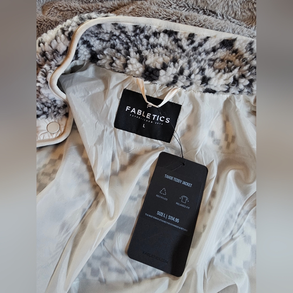 Fabletics tahoe teddy jacket white and gray (Authentic) - Picture 4 of 5